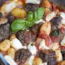 Gnocchi in tomatensaus met balletjes