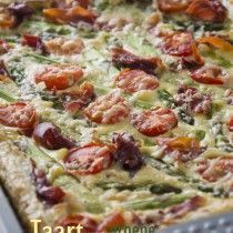 Taart van groene asperges met prosciutto en tomaat (sl