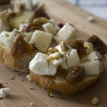 Bruschetta met geitenkaas, peer en vijgen(sl)