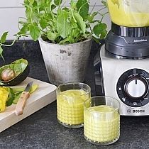 Avocado mango smoothie