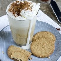 pumpkin-spice-latte-met-slagroom