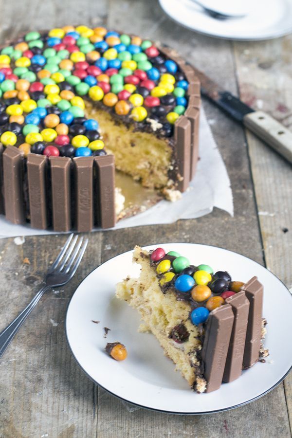 KITKAT M&M TAART Brenda Kookt!