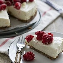 Witte chocoaldetaart met frambozen