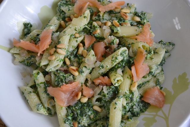 penne met gerookte zalm en spinazie penne met gerookte zalm en spinazie