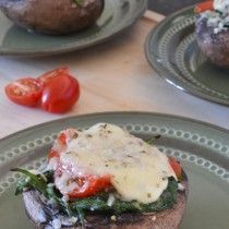 Portabella gevuld met spinazie, tomaat en mozzarella