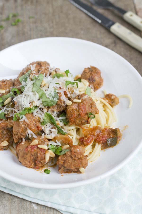 tagliatelle met gehaktballetjes in tomatensaus tagliatelle met gehaktballetjes in tomatensaus