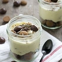 Witte chocolademousse met kruidnoten - recept
