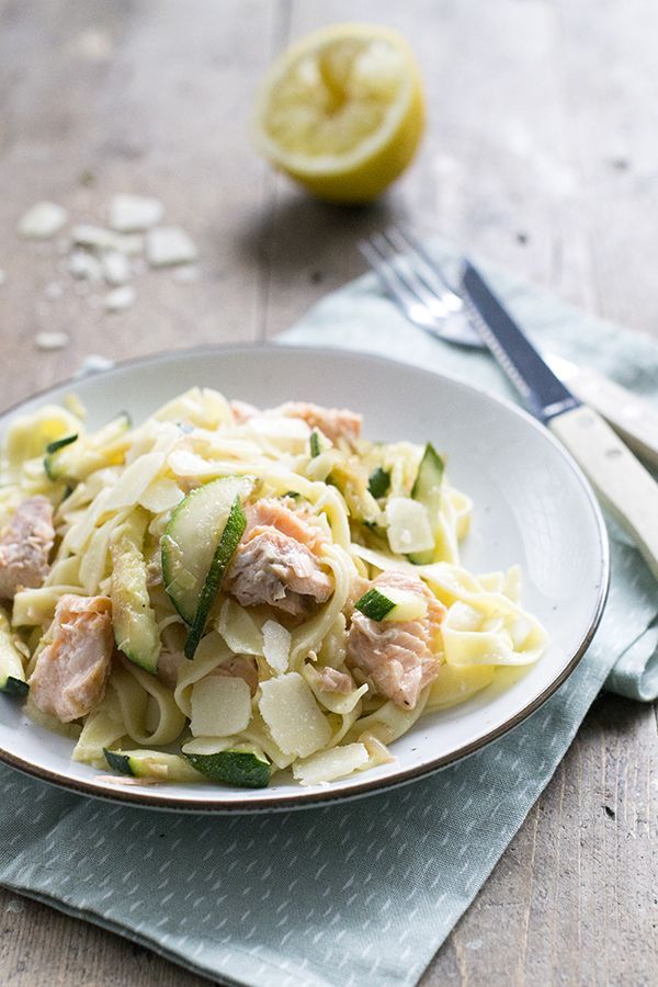 zomerse pasta met zalm zomerse pasta met zalm