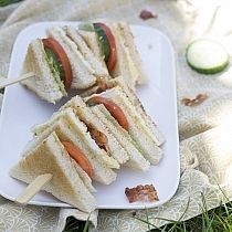 Mini clubsandwich met gebakken ei
