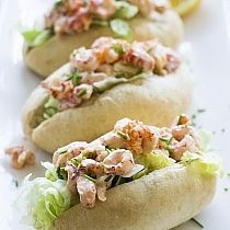 Lobster roll met cocktailsaus recept kreeft