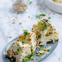 Geroosterde bloemkool met tahinsaus