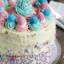 Kraamtaart stapeltaart met muisjes
