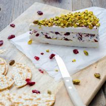 Gevulde brie met cranberries en pistachenoten