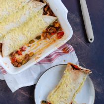 Wraps met gehakt en tomatensaus