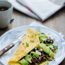 Omelet met champignons en avocado