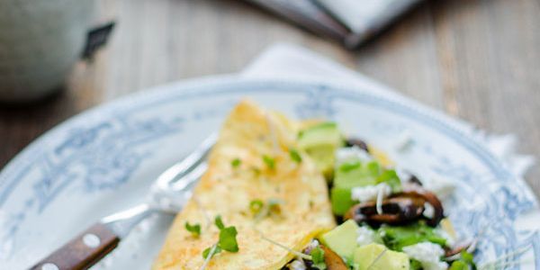 Omelet met champignons en avocado
