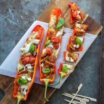 Gevulde puntpaprika met tomaat en mozzarella