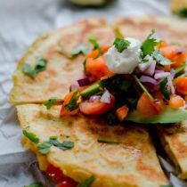 quesadilla’s met paprika en tomatensalsa