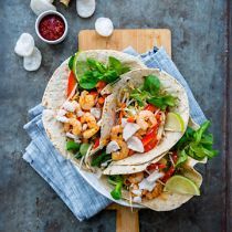Snelle wraps met pittige garnalen