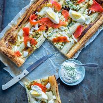 Aspergetaart met zalm en ei