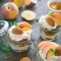 Snelle tiramisu van perzik met bitterkoekjes