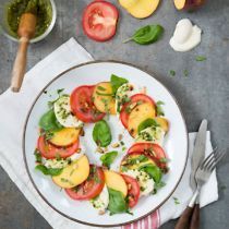 Perzik caprese met pesto