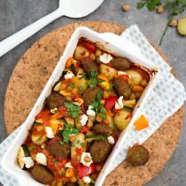 Falafel ovenschotel met gegrilde paprikasaus