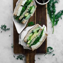 Groene vega clubsandwich met mozzarella