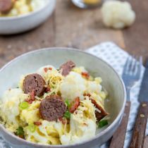 Bloemkoolstamppot met kaas en saucijs