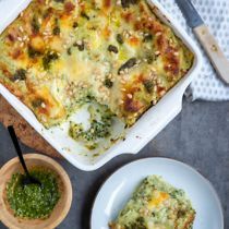 Groene lasagne met pestosaus, broccoli en spinazie