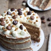 Slagroom speculaastaart met kruidnoten - Sinterklaastaart